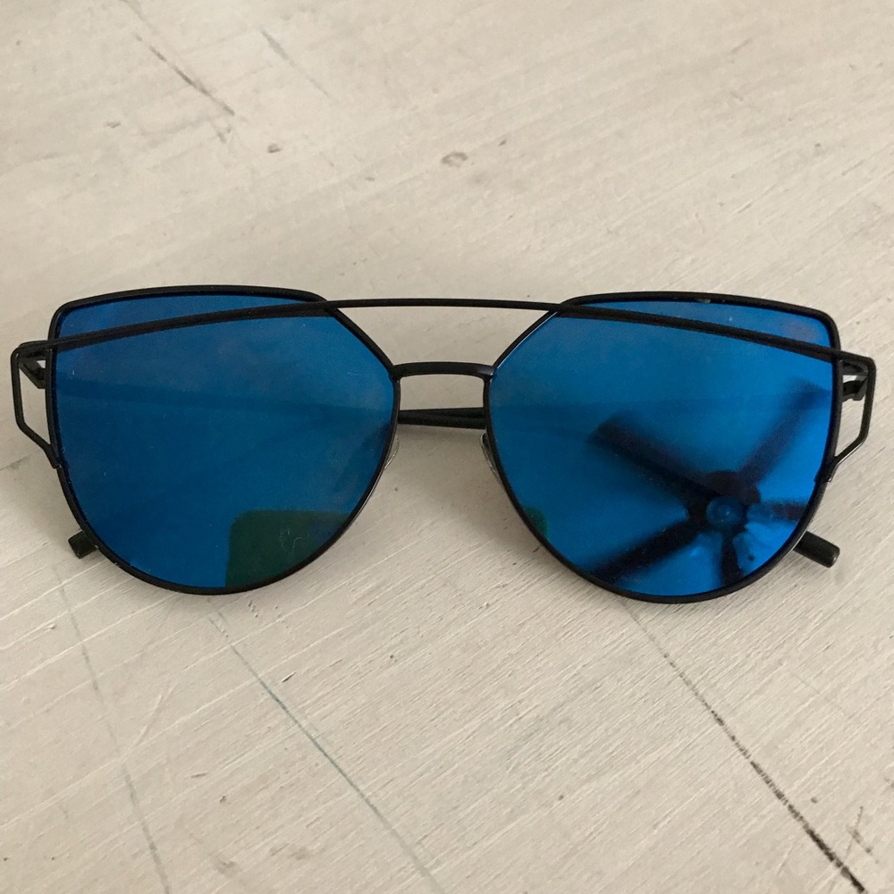 Blue lense aviators